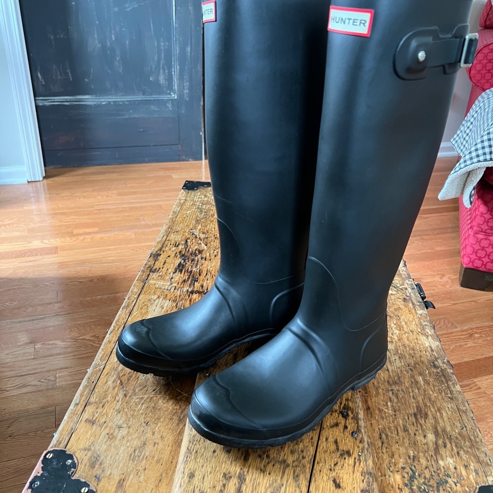 Hunter size 8 tall rain boots